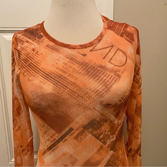 🩷🩷Wild Fable Orange Fitted Graphic Blouse - Picture 2 of 5